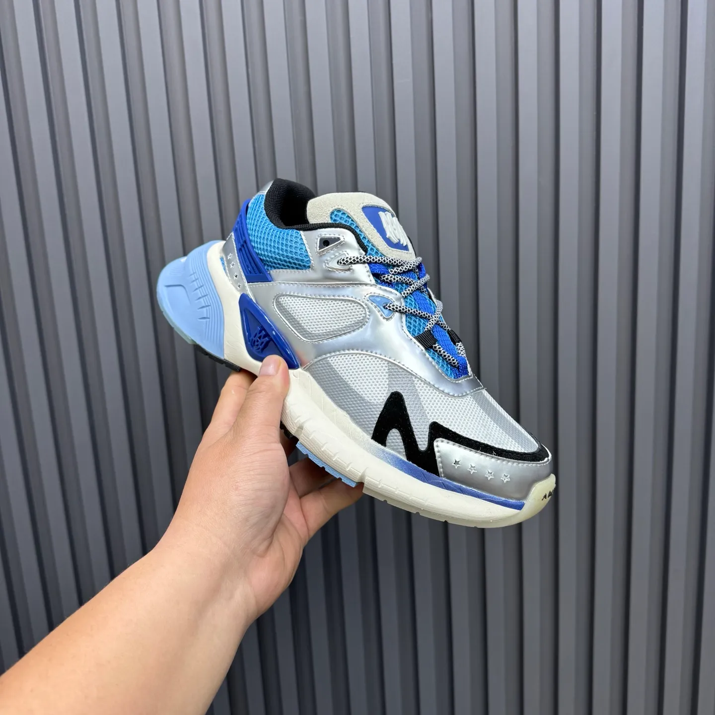 [AMIRI Amir] P: 760💰Size for couples: Female 35-40; Male 39-44; (Customized at 45.46) AMIRI Amir New Autumn and Winter Products New Autumn Latest Catwalk Couple Color Block Bread Casual Sports Shoes Series 〰 Casual fashion style full of details New generation of bone shoes popular classic upgrades Super comfortable and super popular! AUTRY is an exclusive version of AUTRY couple casual shoes from a high street brand in Los Angeles. Many celebrity Internet celebrities have the same style. Chinese new rapper Xiaobai Gali, Wang Yibo, Yang Mi and other Internet celebrity bloggers are competing for their feet. The three-dimensional molded metal logo on the side of the AJ1 shoe is on par with Nike's popular Fog. The heroic value instantly has a bit of punk rock flavor, all showing fashion sense and street style... ▪ Upper: original custom-made cowhide + original custom-made breathable mesh ▪Inner lining: original customized breathable mesh ▪Outsole: original molded two-color TPU rubber combination outsole.